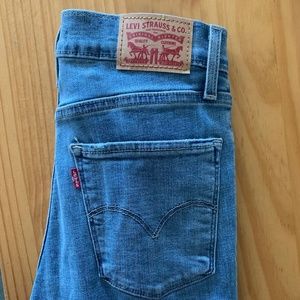 Levi 724 High Rise Straight Jean